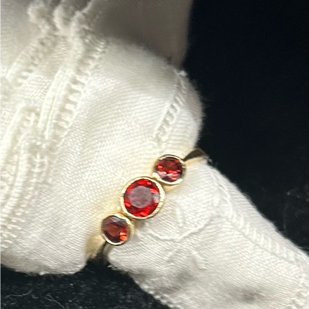 Vintage 9k Garnet Ring - Picture 3 of 8